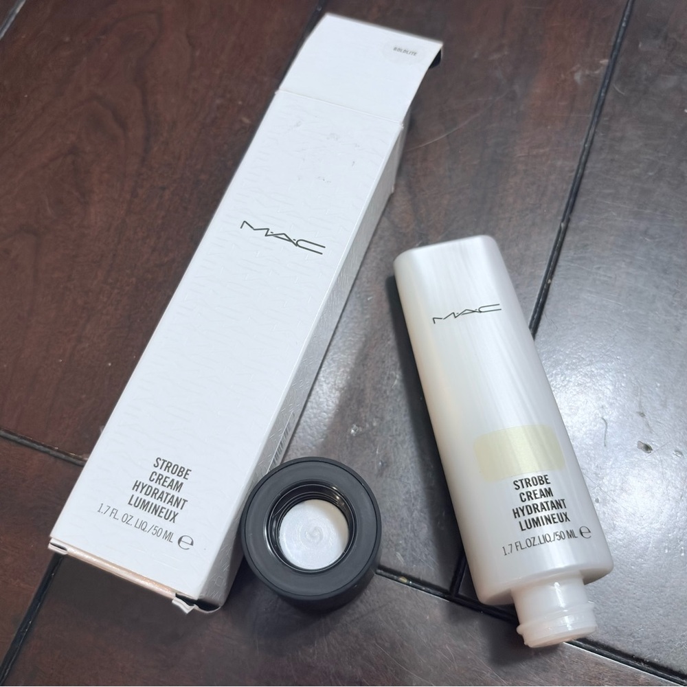 MAC Cosmetics Strobe Cream Goldlite BNIB 2+item BUNDLE=15% OFF